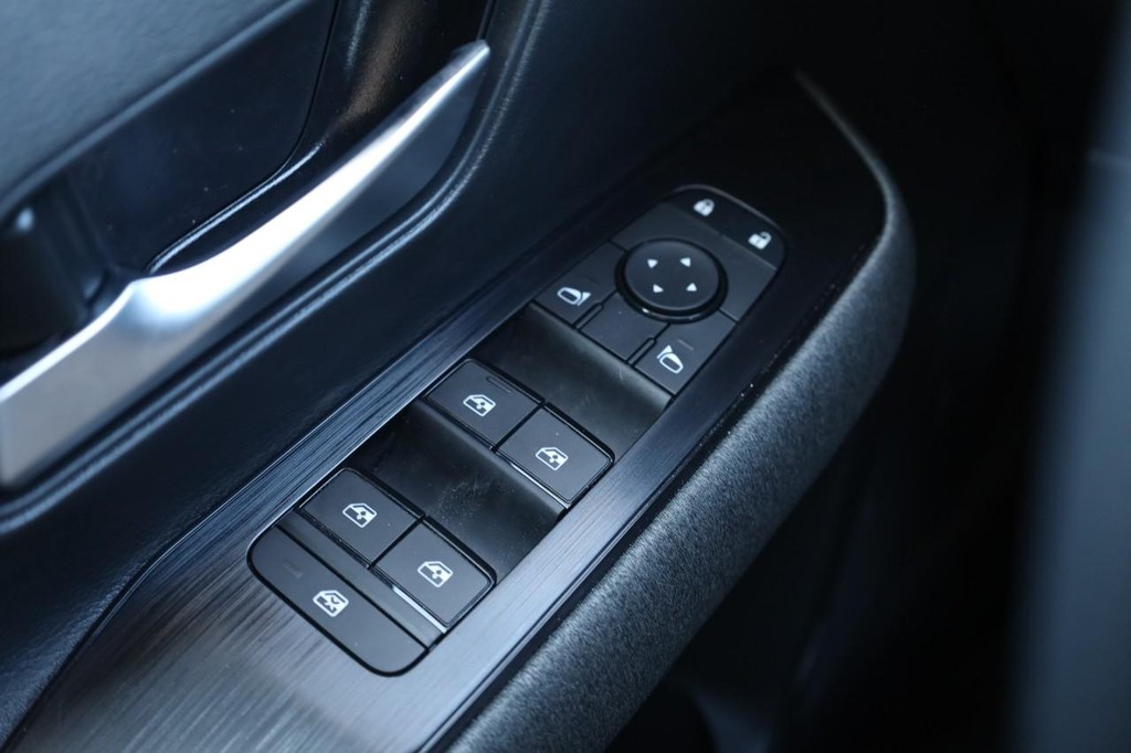 Nissan Kicks Vehicle Image 20