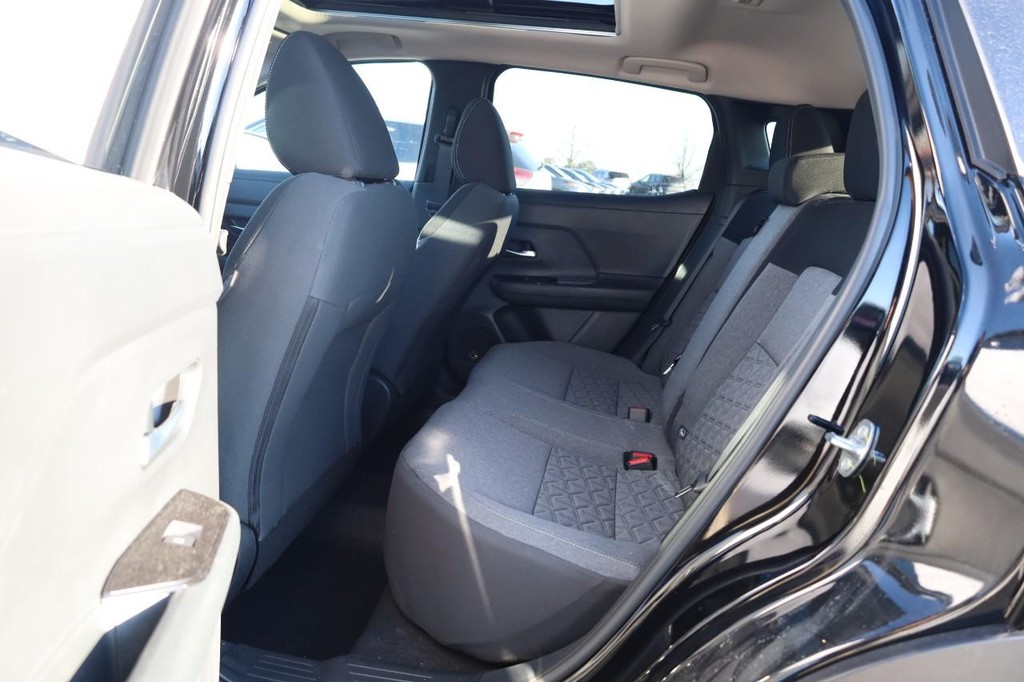 Nissan Kicks Vehicle Image 23