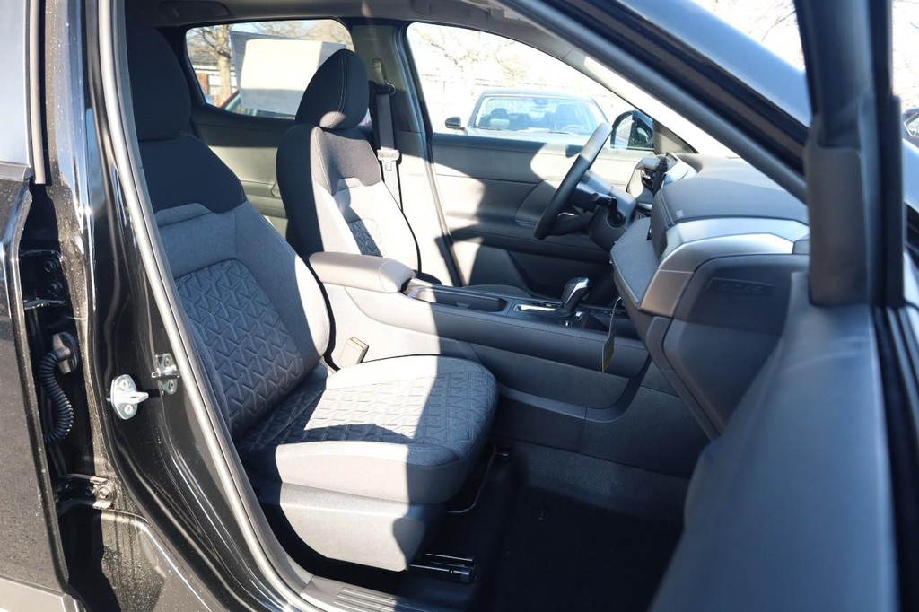 Nissan Kicks Vehicle Image 26