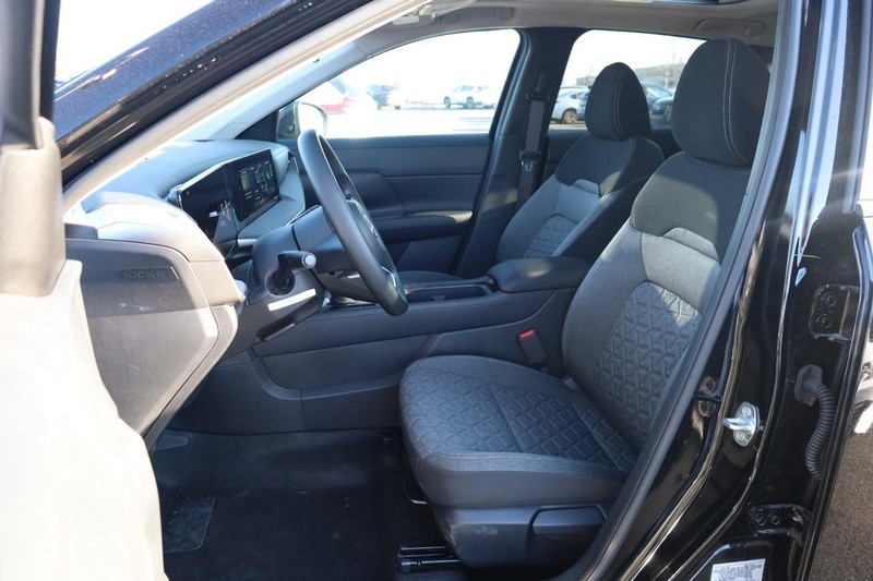 Nissan Kicks Vehicle Image 10