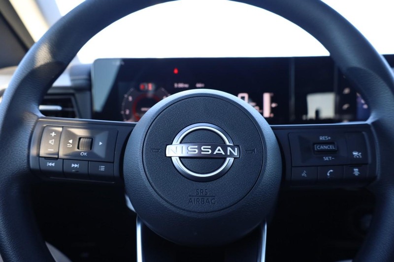 Nissan Kicks Vehicle Image 11