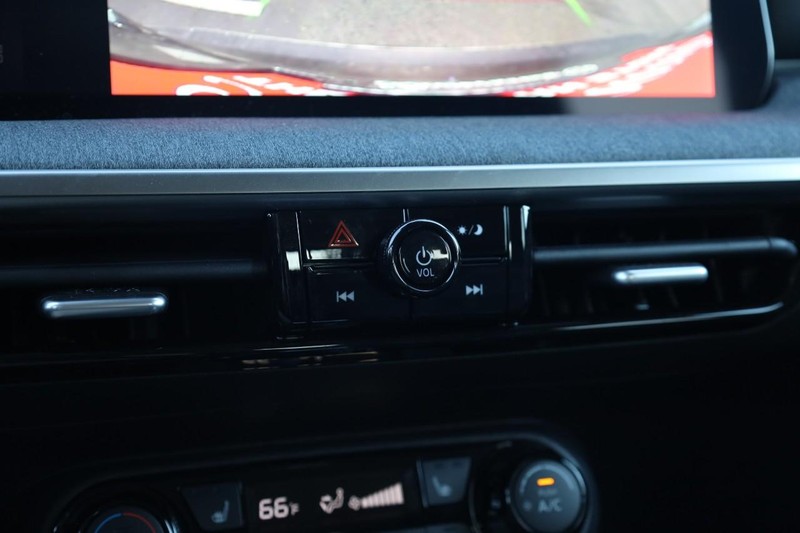 Nissan Kicks Vehicle Image 15