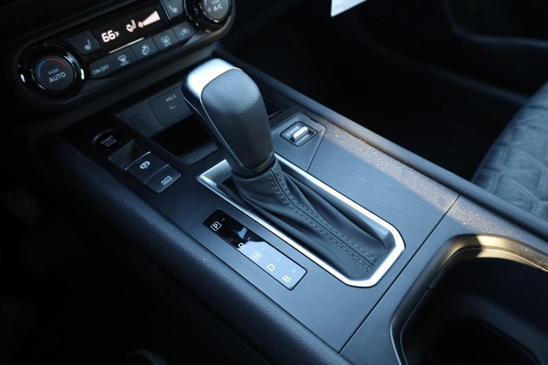 Nissan Kicks Vehicle Image 18