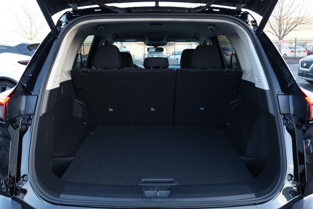 Nissan Rogue Vehicle Image 07