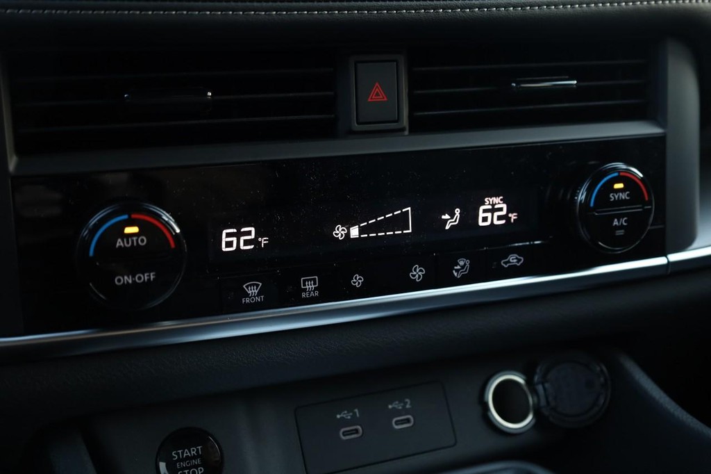 Nissan Rogue Vehicle Image 13