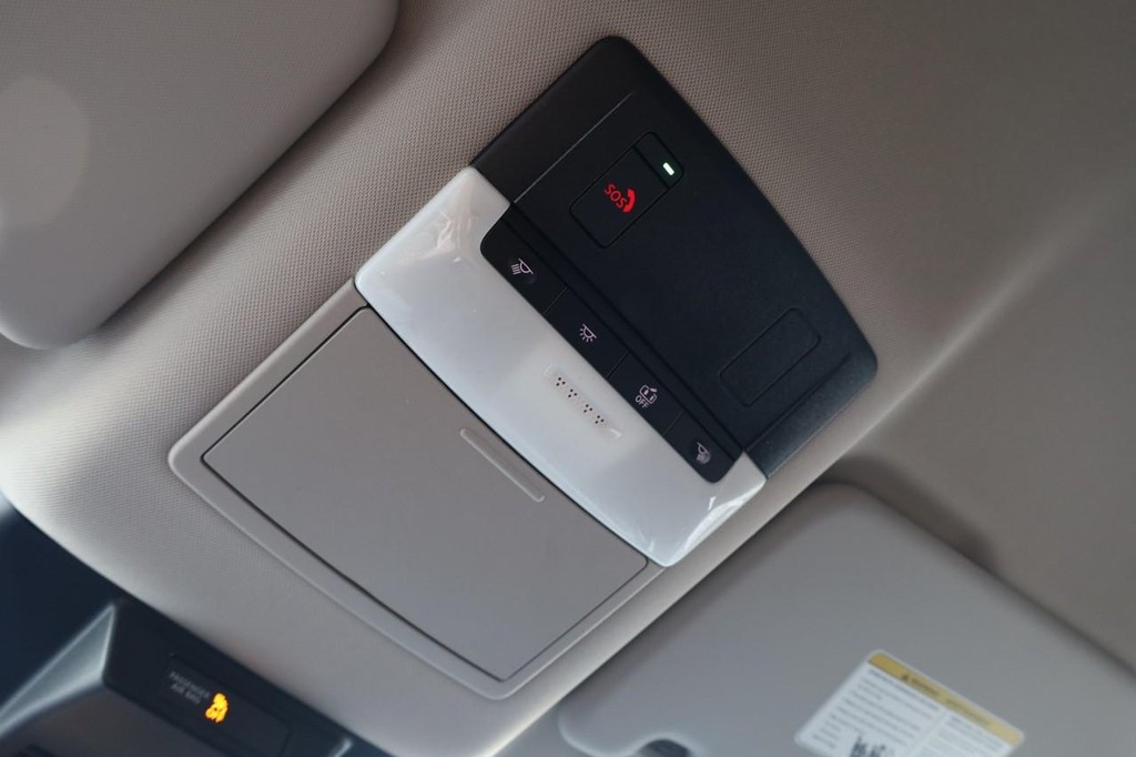 Nissan Rogue Vehicle Image 16