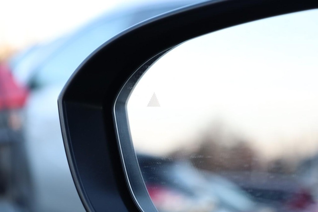 Nissan Rogue Vehicle Image 19