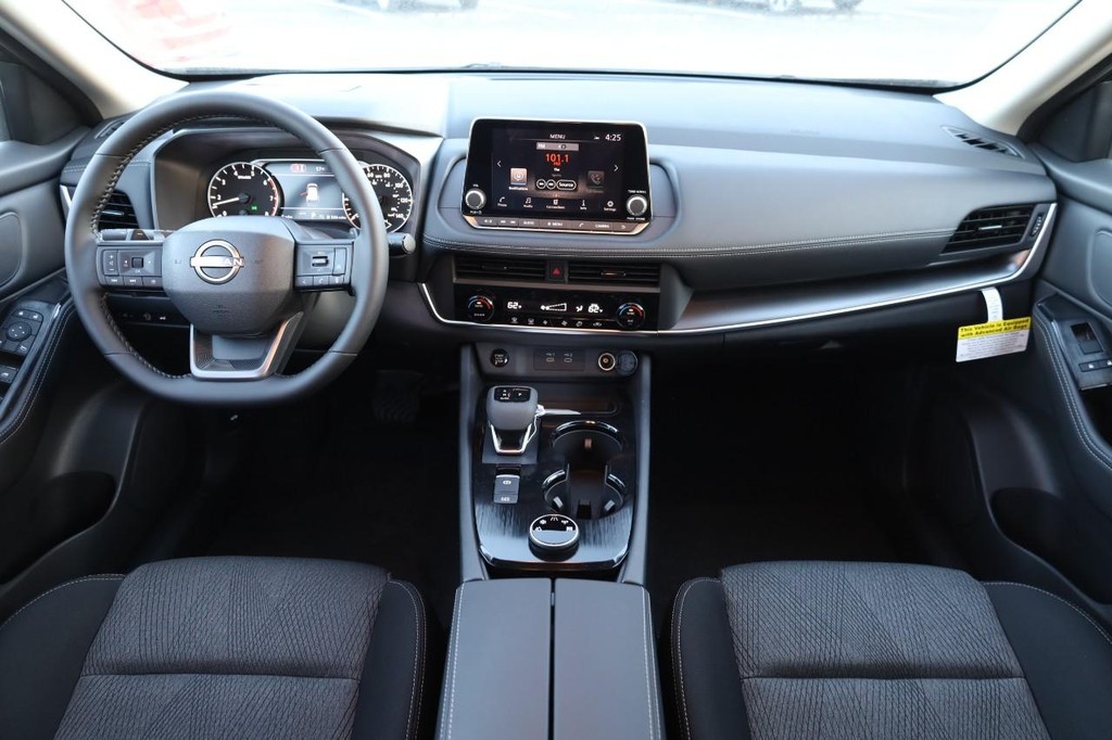 Nissan Rogue Vehicle Image 22