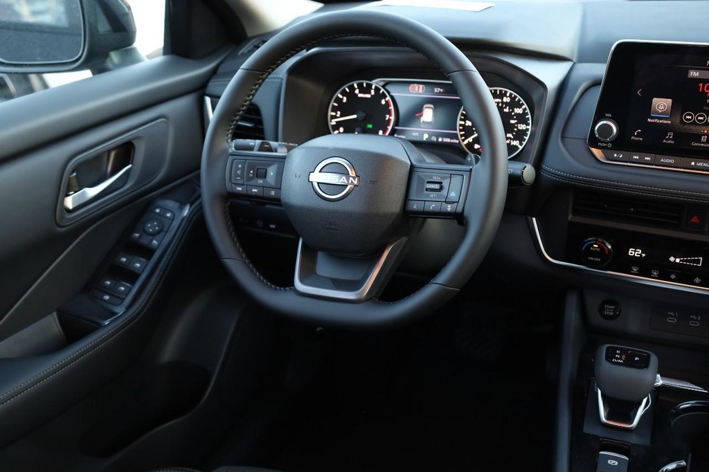 Nissan Rogue Vehicle Image 23