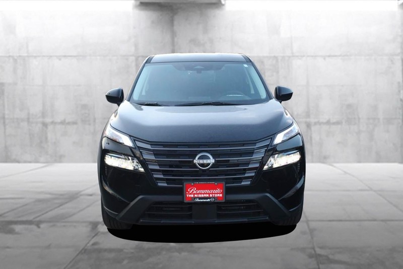 Nissan Rogue Vehicle Image 04