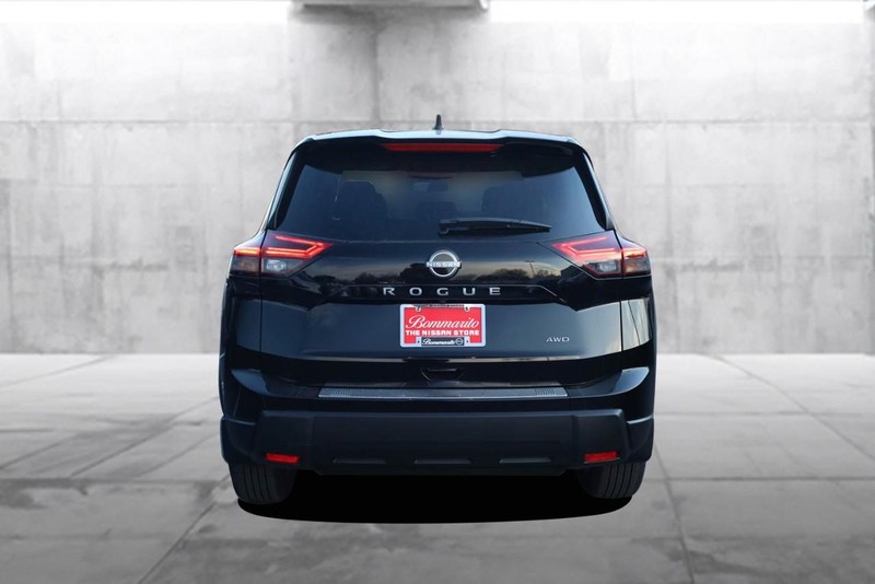 Nissan Rogue Vehicle Image 06