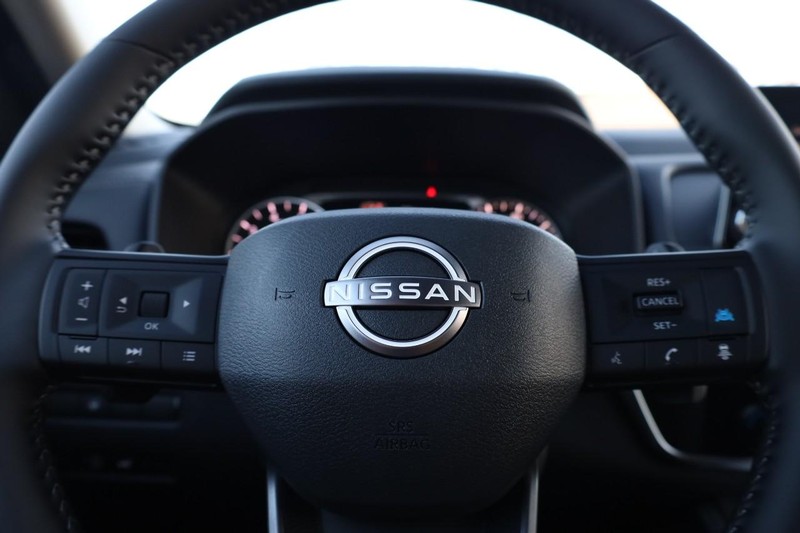 Nissan Rogue Vehicle Image 09