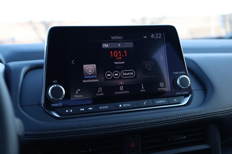 Nissan Rogue Vehicle Image 11