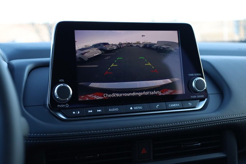 Nissan Rogue Vehicle Image 12