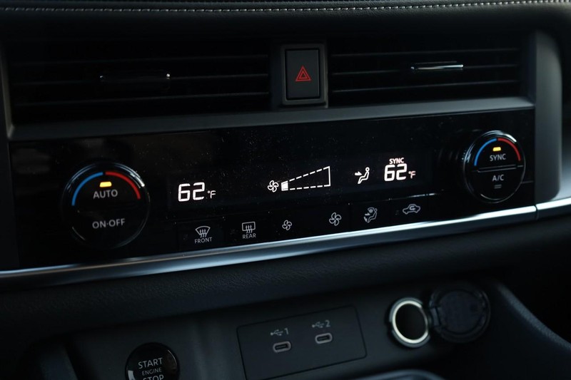 Nissan Rogue Vehicle Image 13