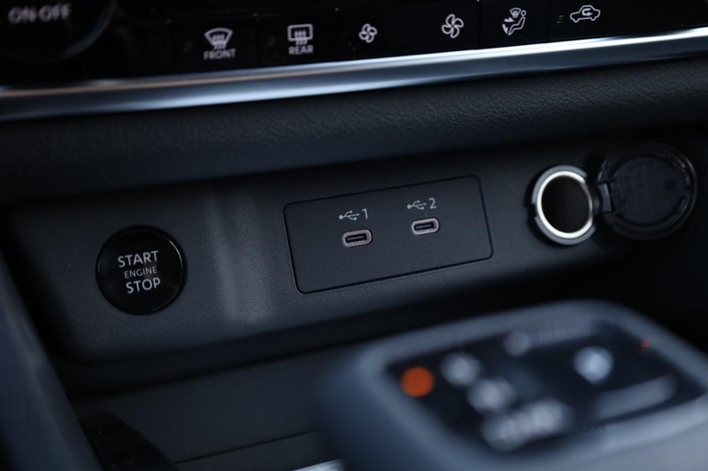 Nissan Rogue Vehicle Image 14