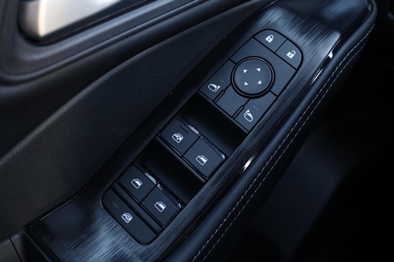 Nissan Rogue Vehicle Image 17