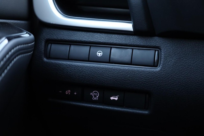 Nissan Rogue Vehicle Image 18