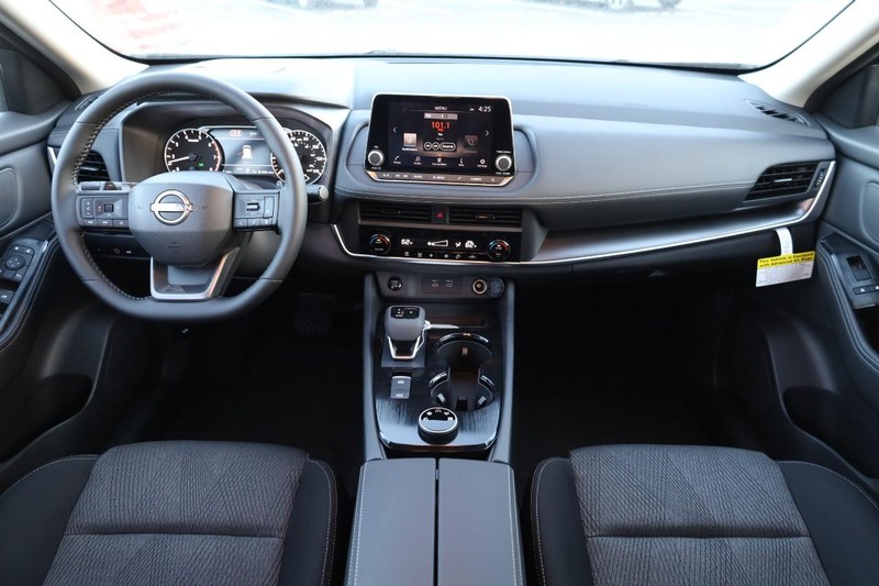 Nissan Rogue Vehicle Image 22