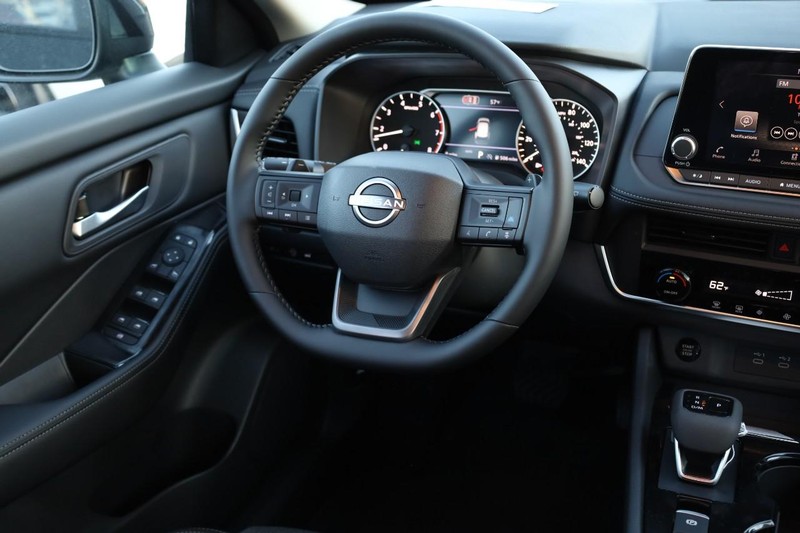 Nissan Rogue Vehicle Image 23