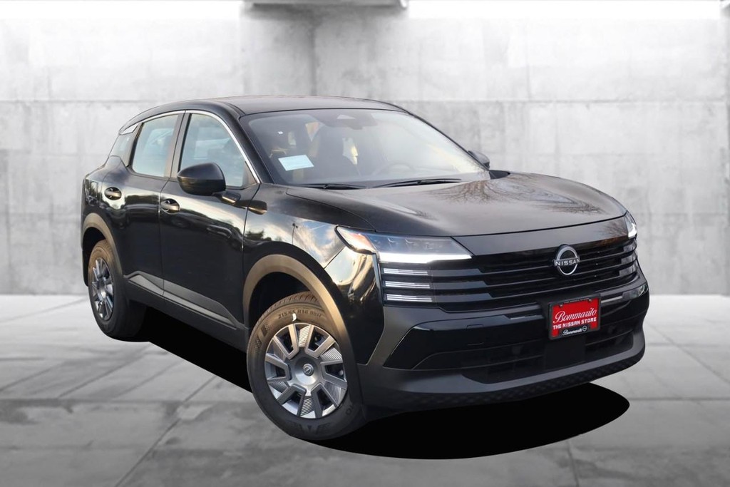 Nissan Kicks Vehicle Image 02