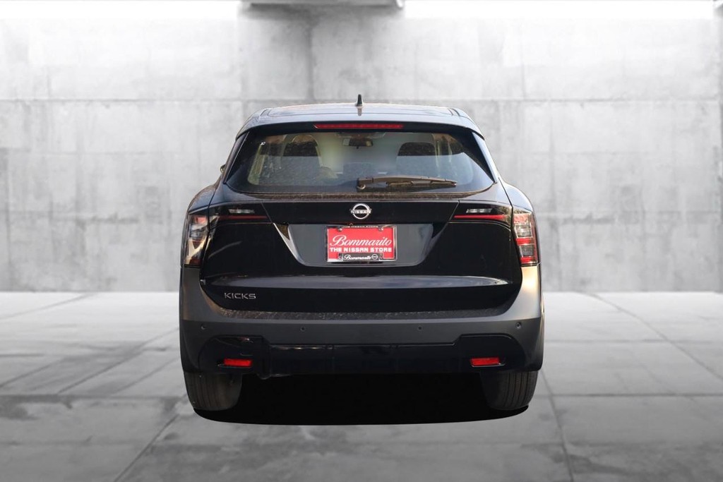Nissan Kicks Vehicle Image 06