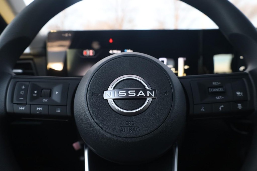 Nissan Kicks Vehicle Image 09