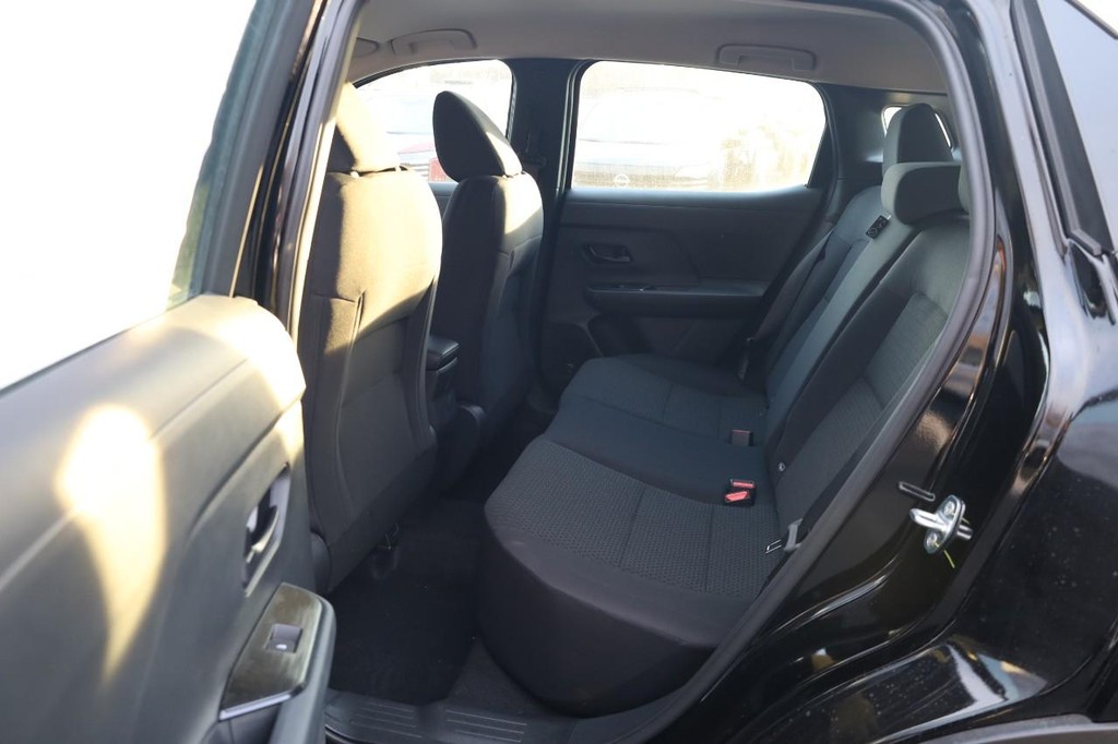 Nissan Kicks Vehicle Image 21