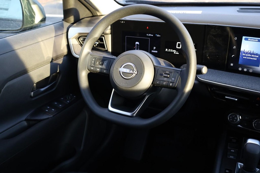 Nissan Kicks Vehicle Image 23