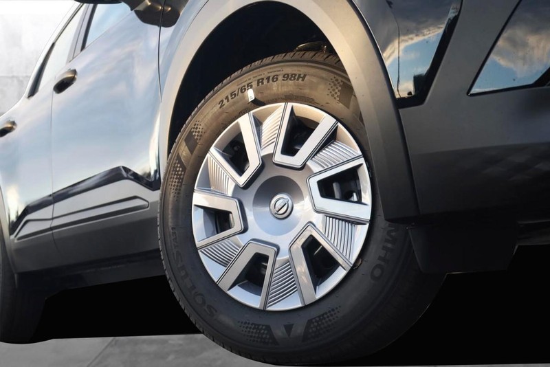 Nissan Kicks Vehicle Image 03