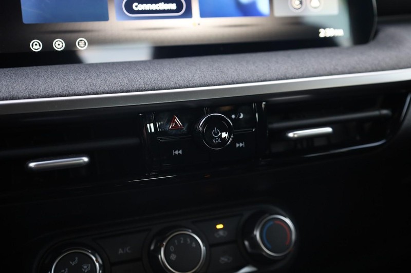 Nissan Kicks Vehicle Image 13