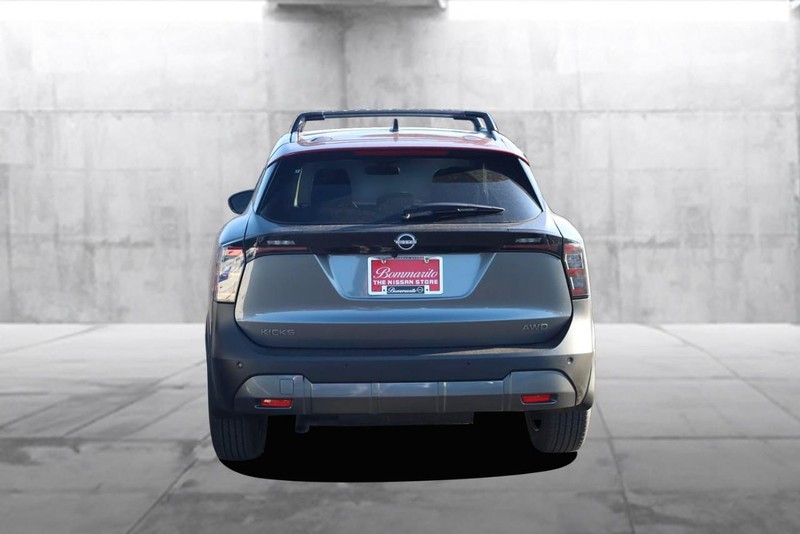 Nissan Kicks Vehicle Image 06