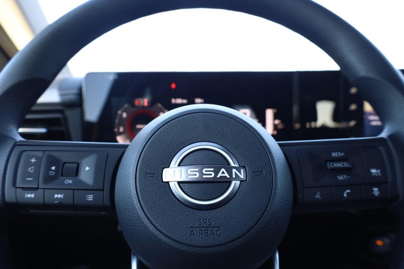 Nissan Kicks Vehicle Image 09