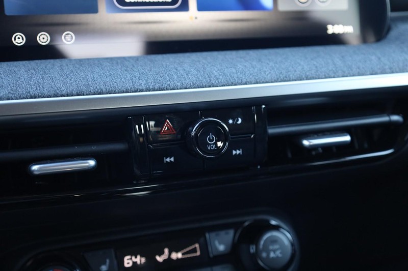 Nissan Kicks Vehicle Image 13