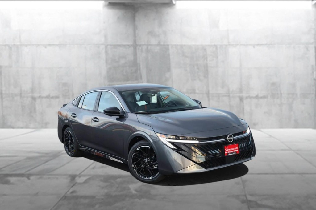 Nissan Sentra Vehicle Image 02