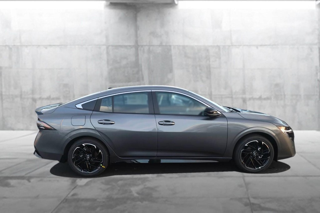 Nissan Sentra Vehicle Image 05