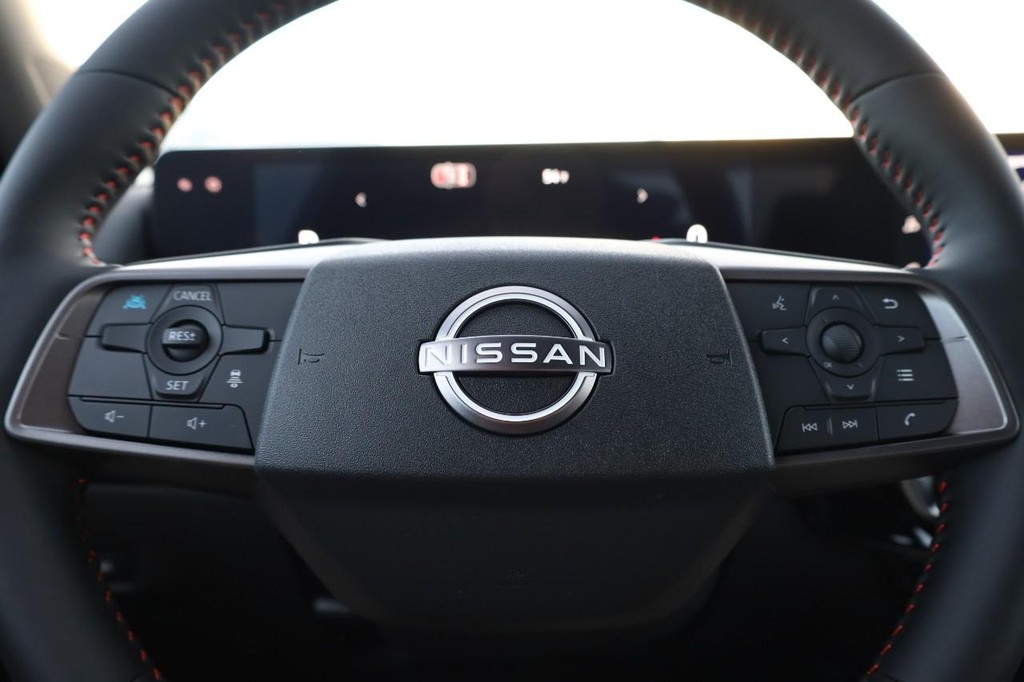 Nissan Sentra Vehicle Image 09