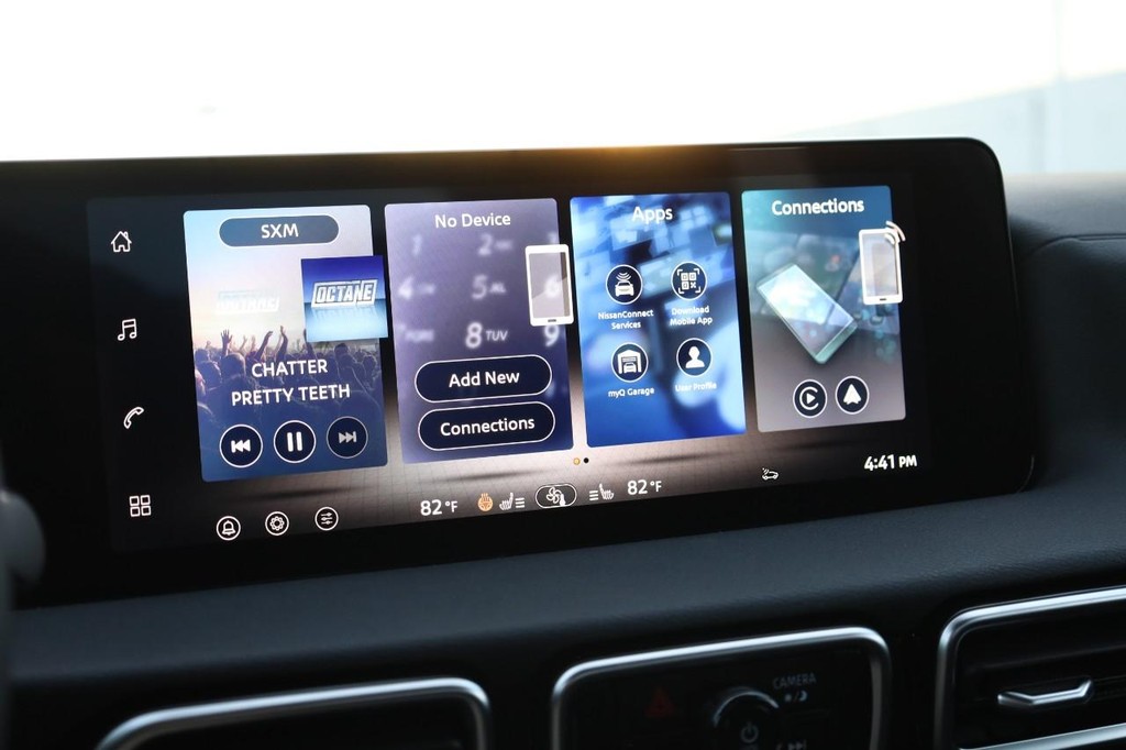 Nissan Sentra Vehicle Image 11