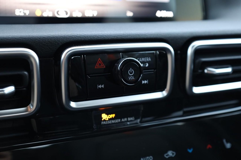 Nissan Sentra Vehicle Image 13