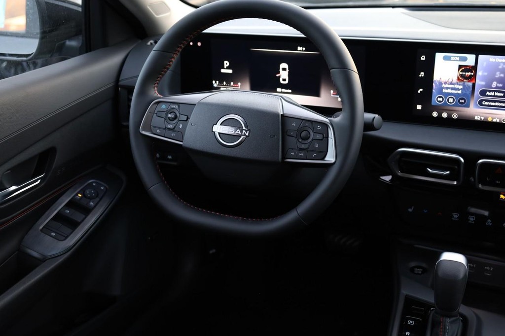 Nissan Sentra Vehicle Image 24