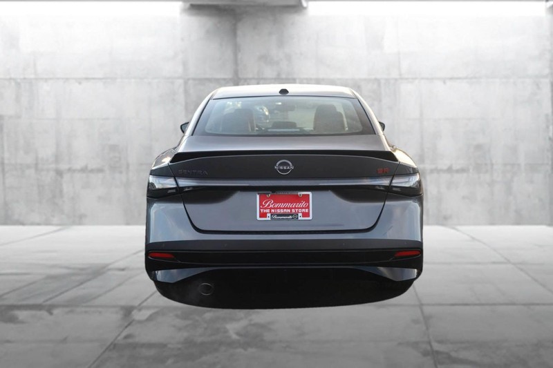 Nissan Sentra Vehicle Image 06