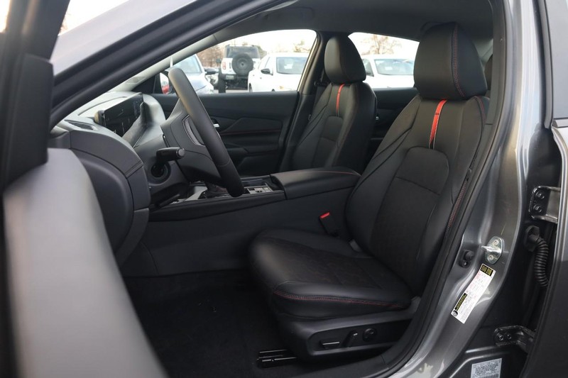 Nissan Sentra Vehicle Image 08