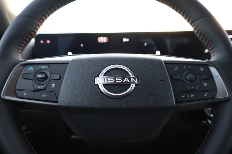 Nissan Sentra Vehicle Image 09