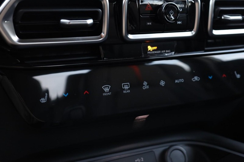 Nissan Sentra Vehicle Image 14