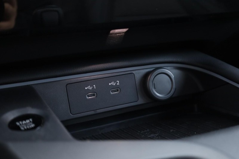 Nissan Sentra Vehicle Image 15