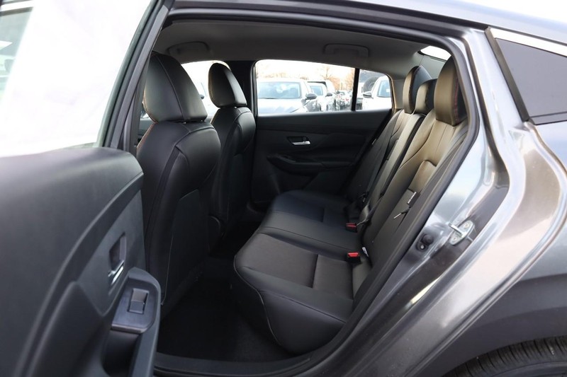 Nissan Sentra Vehicle Image 21