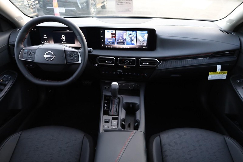 Nissan Sentra Vehicle Image 23