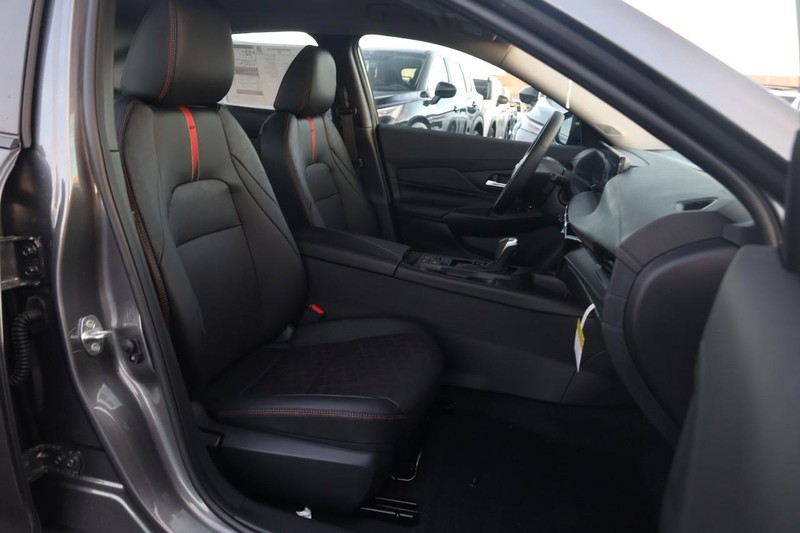 Nissan Sentra Vehicle Image 25