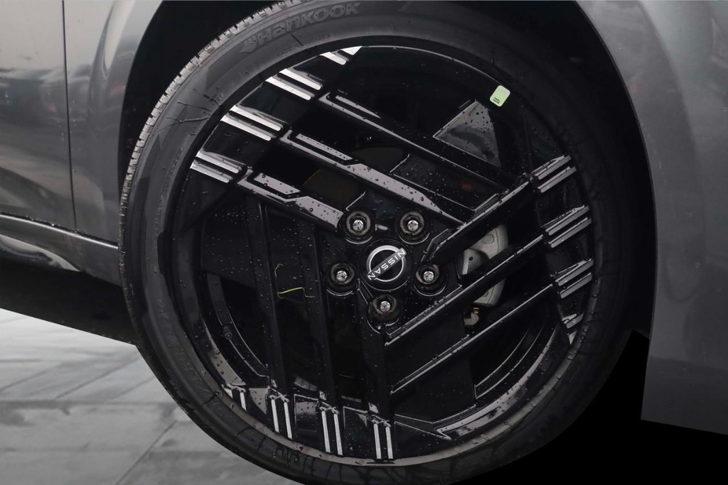 Nissan Sentra Vehicle Image 03