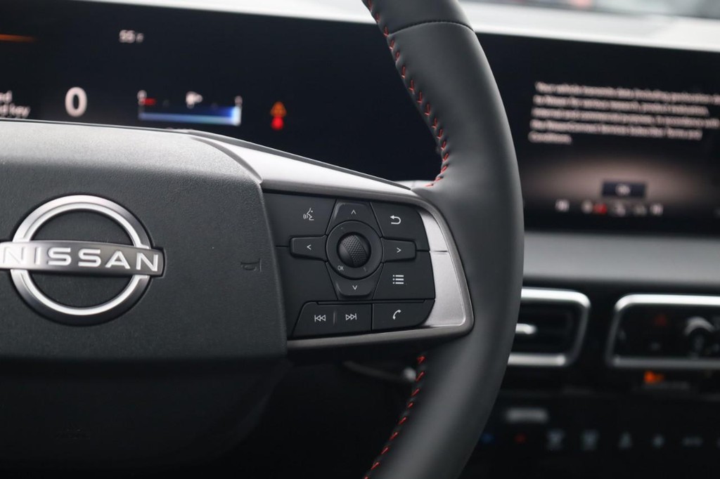 Nissan Sentra Vehicle Image 09